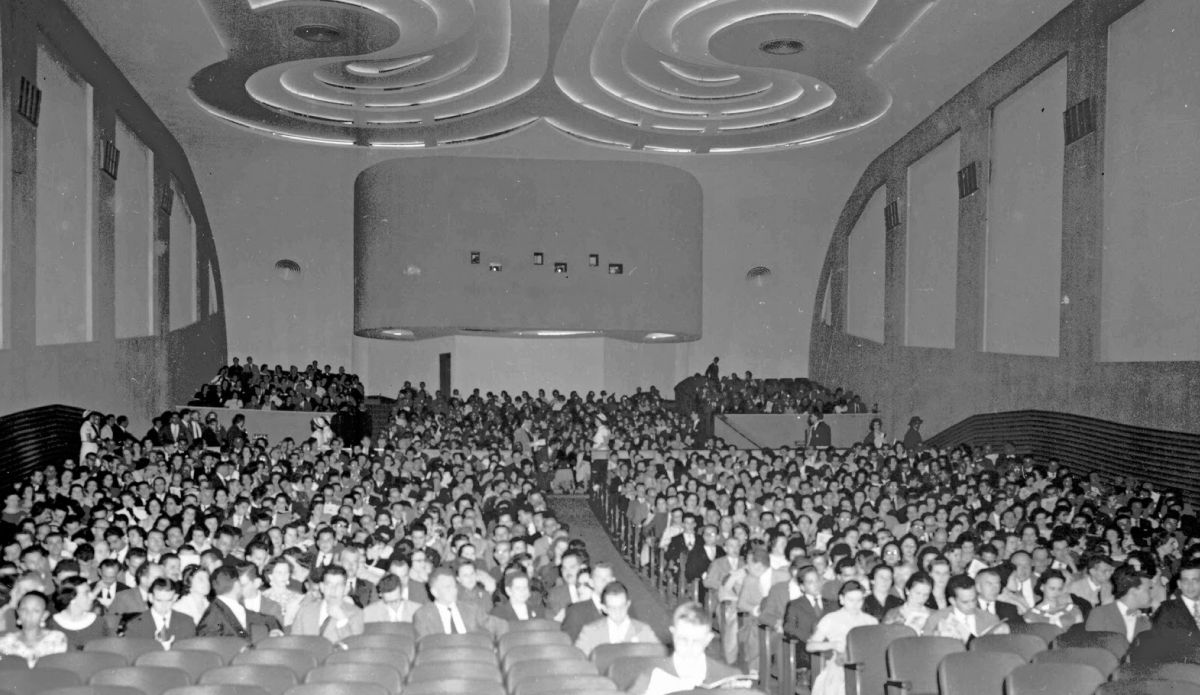 Leia mais sobre o artigo Portais para o mundo.  Os cinemas de rua de Juiz de Fora, por Reginaldo Arcuri